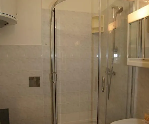Апартаменти Freundliches Mit Innenhof-garten Відень